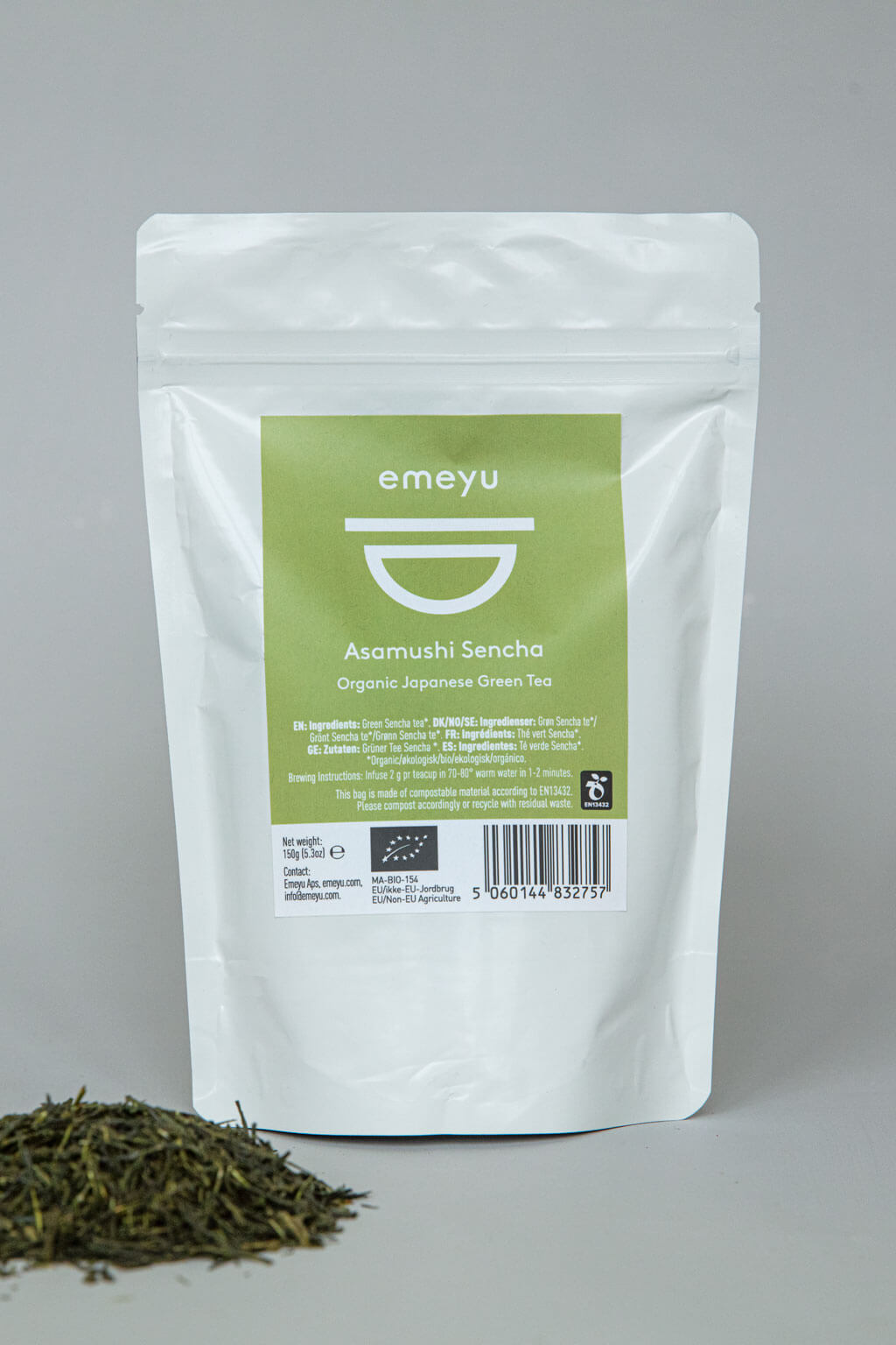 Emeyu’s Asamushi Sencha Japanease green tea is an organic whole leaf tea. An exclusive, second flush, slighty steamed green tea with a fresh, mild and grassy taste. The leaves are picked in early summer which also gives the beautiful light yellow colour of the whole leave tea. Rich in antioxidants. 150 g whole organic leaves in a resealable and sustainable doypack packaging.