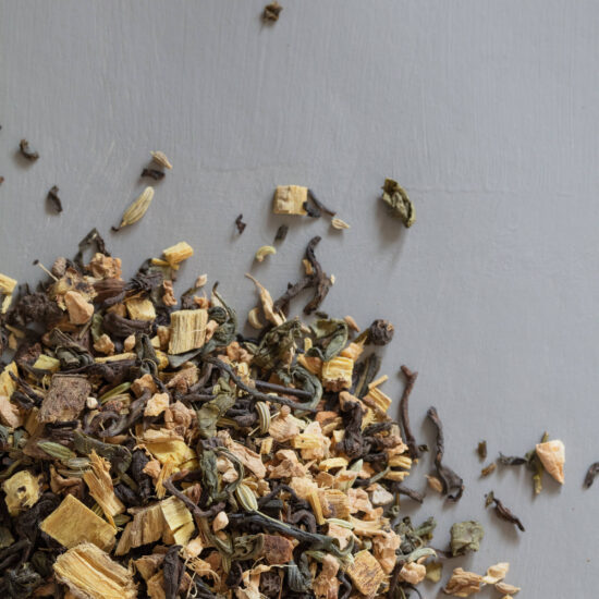 Empiric Sky økologisk chai te med Puerh te. Sød, krydret og hyggelig. Økologisk løs te blend. Prisvindende Chai te.